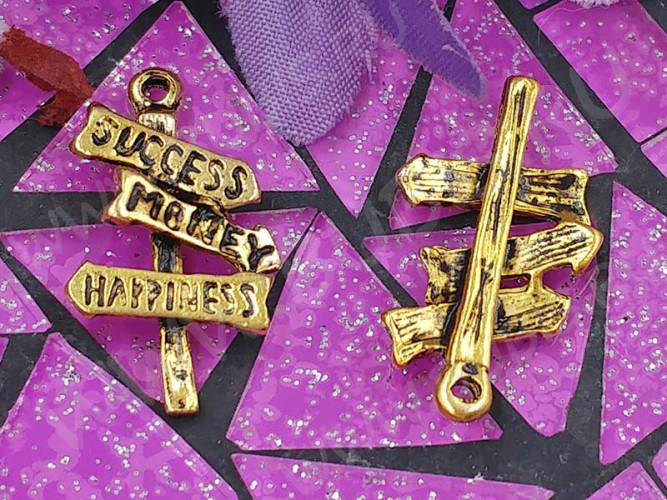 Подвеска Указатель 01 3D 23,5*14*4мм античное золото (литьё)