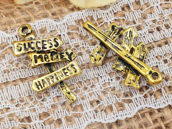 Подвеска Указатель 01 3D 23,5*14*4мм античное золото (литьё)