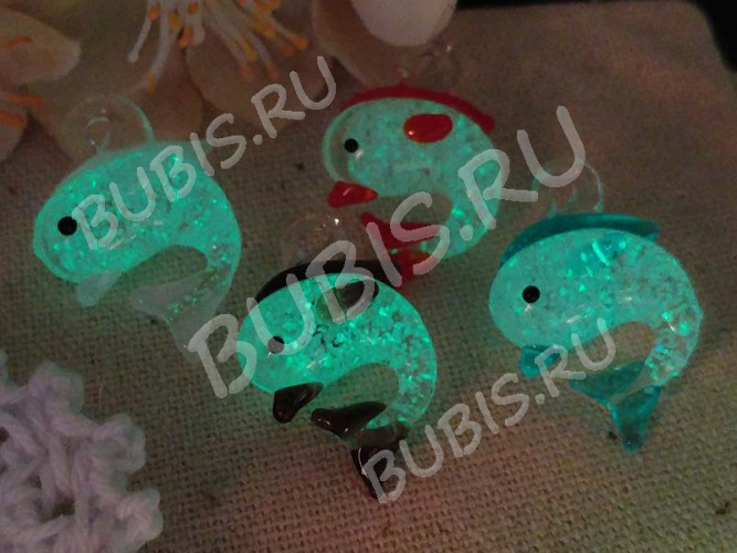 Подвеска Дельфинчик 01 3D светонакопительный 25*21*9,5мм красный прозрачный (Lampwork)