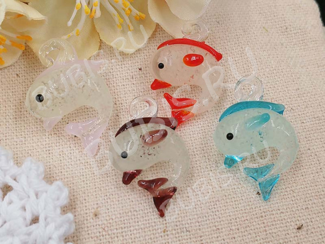 Подвеска Дельфинчик 01 3D светонакопительный 25*21*9,5мм красный прозрачный (Lampwork)