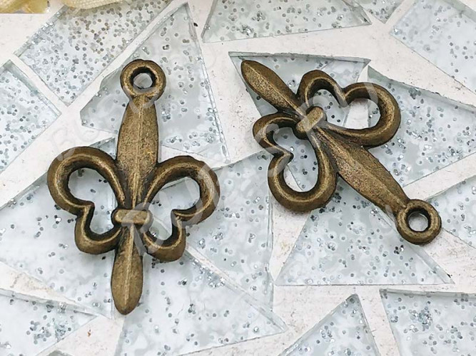 Подвеска Готическая Лилия 04 двусторонняя 22,5*14*1,8мм античная бронза (литьё)