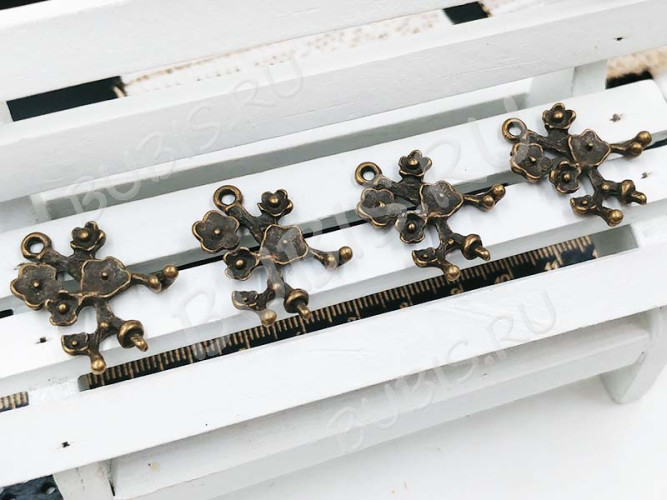 Подвеска Веточка 02 3D с цветочками 24*17*3,5мм античная бронза (литьё)