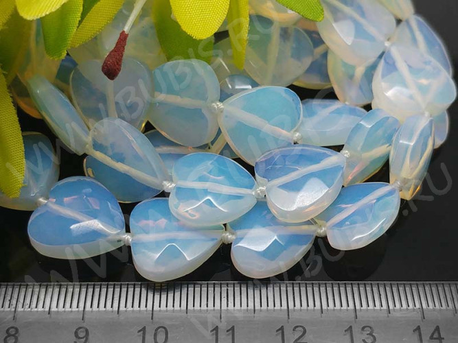 Бусина каменная Сердце 09 гранёное 14,5*14,5*5,5мм Лунный камень синт. (Опалит) (камни)