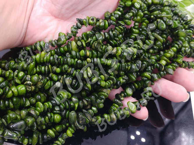 Крошка (галтовка) каменная 214 5-9мм Коралл т.зелёный натуральный тонир. (камни) (нить 43-45см)