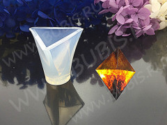 Молд 249 для эпоксидной смолы Пирамидка 3 грани 35*35*30мм (силикон)