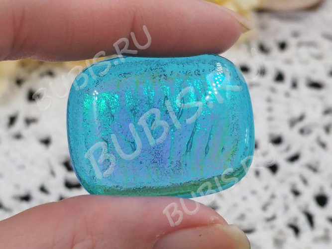 Кабошон Фьюзинг 126 Прямоугольный 35*27*8мм Дихроик зеленый с полосками на голубом фоне