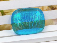 Кабошон Фьюзинг 126 Прямоугольный 35*27*8мм Дихроик зеленый с полосками на голубом фоне