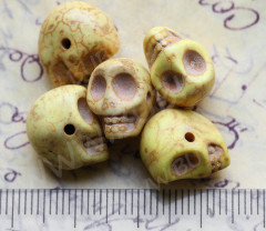 Бусина каменная Череп 05 Бирюза 13*12,5*10мм жёлтый (камни)