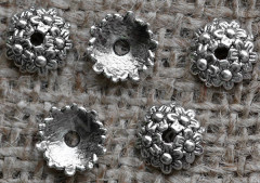 059 Шапочка Цветочки 01 11*10,5*3мм античное серебро (литьё)