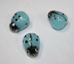 051 Божья коровка 14*13*11мм бл.голубая