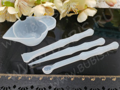 Комплект для работы со смолой 05 силиконовый стаканчик 6*4*2см + 3 силиконовых палочки 9см полупрозрачные (инструменты для бижутерии)