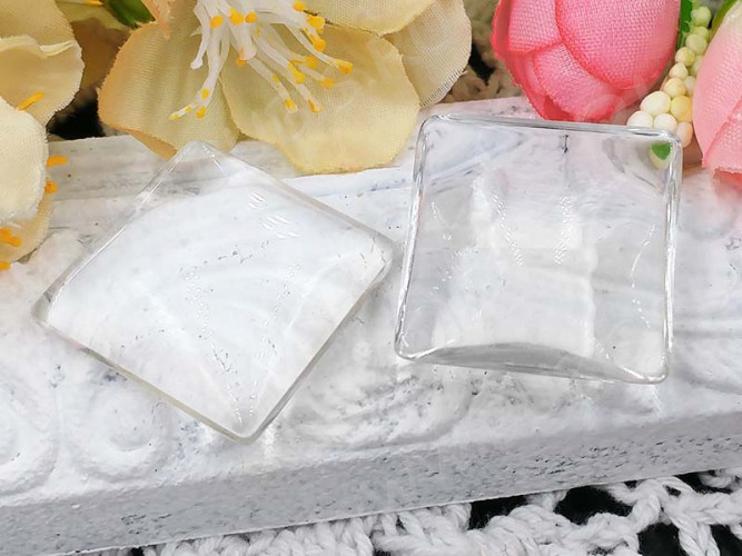 Кабошон стеклянный 26 Квадрат выпуклый 25*25*5мм прозрачный (стекло)