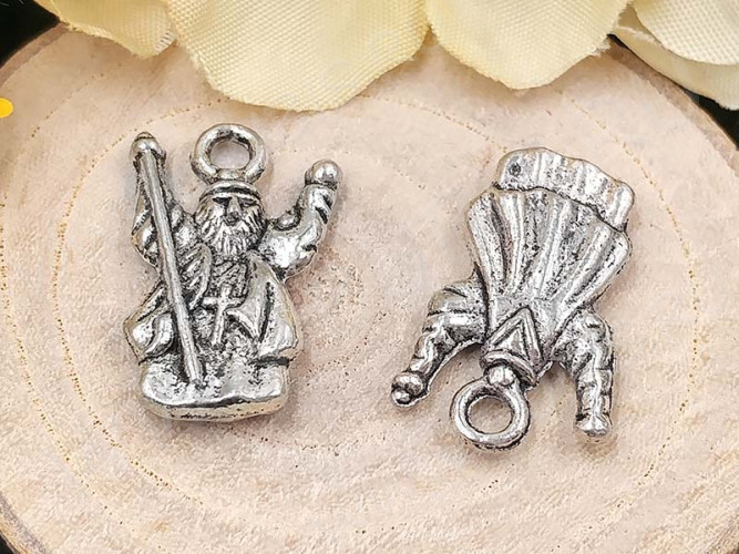 Подвеска Проповедник 01 3D 18*12*3мм античное серебро (литьё)