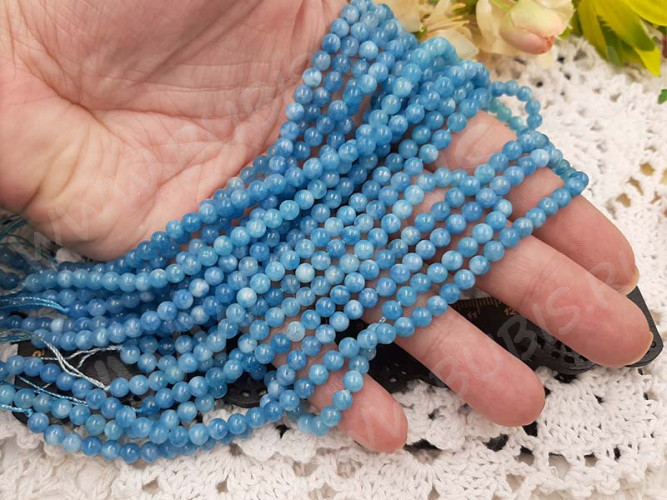 (ОПТ) Бусина округлая ГЛАДКАЯ 4мм Кварцит т.голубой (имитация Аквамарина) (камни) (НИТЬ)