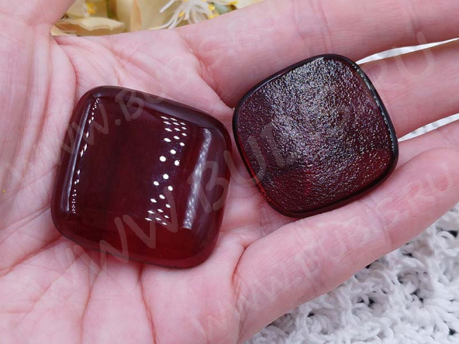 Кабошон Фьюзинг 208 Квадратный 31-36*31-36*8мм Темно-красный прозрачный