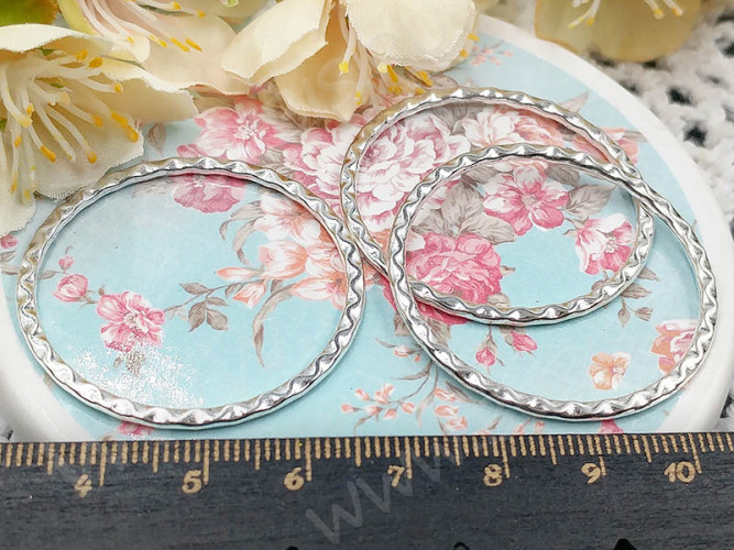 Кольцо декоративное 37 большое с волной рамка 38*38*1,6мм серебристое (литьё)