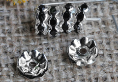 Рондель 16 10*10*4мм серебристый с чёрными стразами (Brass)