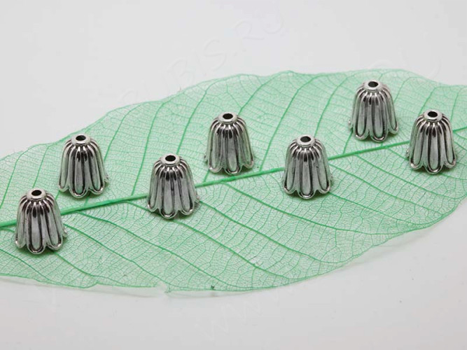 151 Шапочка Тюльпанчик 10,7*10,6*10,6мм античное серебро (литьё)