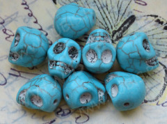 Бусина каменная Череп 01 Говлит 13*11,5*10мм голубой (камни)
