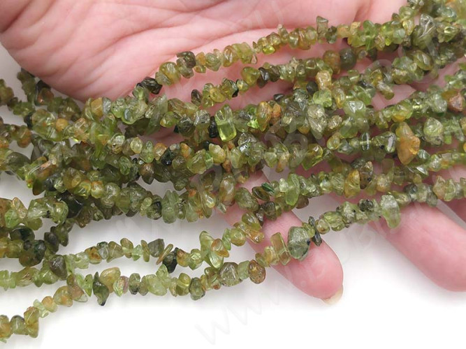 Крошка (галтовка) каменная 178 3-7мм Гранат натуральный зелёный (Гроссуляр) (камни) (нить 43-45см)