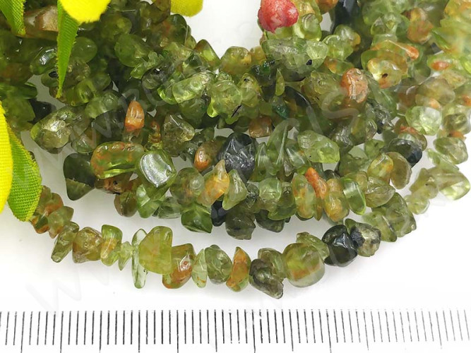 Крошка (галтовка) каменная 178 3-7мм Гранат натуральный зелёный (Гроссуляр) (камни) (нить 43-45см)