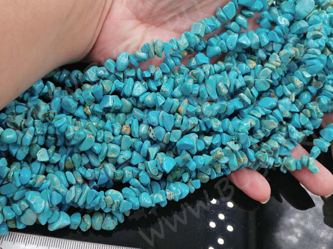 Крошка (галтовка) каменная 216 5-9мм Говлит голубой (камни) (длинная нить прим. 90см)