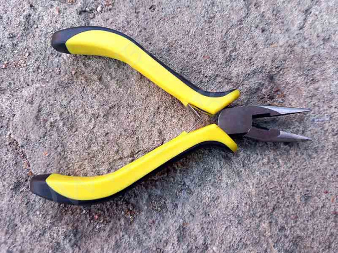 Тонкогубцы (утконосы короткие) 24 с кусачками 130мм с жёлто-чёрными ручками (инструменты для бижутерии)