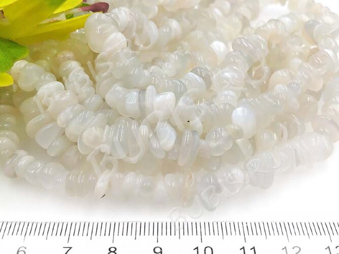 Крошка (галтовка) каменная 180 6-10мм Лунный камень белый натуральный (камни) (нить 43-45см)