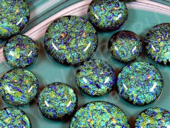 Кабошон Фьюзинг 036 Круглый 12-26мм Дихроик на черном Сине-зеленый Рельеф MOS