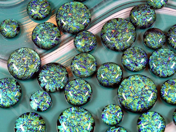 Кабошон Фьюзинг 036 Круглый 12-26мм Дихроик на черном Сине-зеленый Рельеф MOS