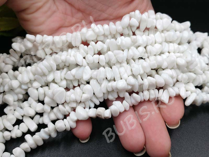 Крошка (галтовка) каменная 018 4-9мм Агат белый имит. (камни) (нить 43-45см)