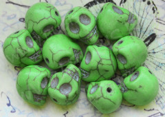 Бусина каменная Череп 01 Говлит 13*11,5*10мм св.зелёный (камни)