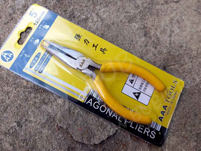 Тонкогубцы 25 (утконосы короткие) без бороздок 125мм на блистере с жёлтыми ручками (инструменты для бижутерии)