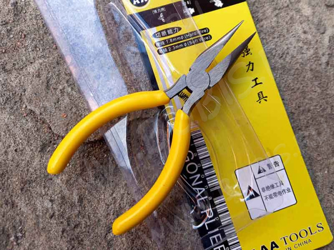 Тонкогубцы 25 (утконосы короткие) без бороздок 125мм на блистере с жёлтыми ручками (инструменты для бижутерии)