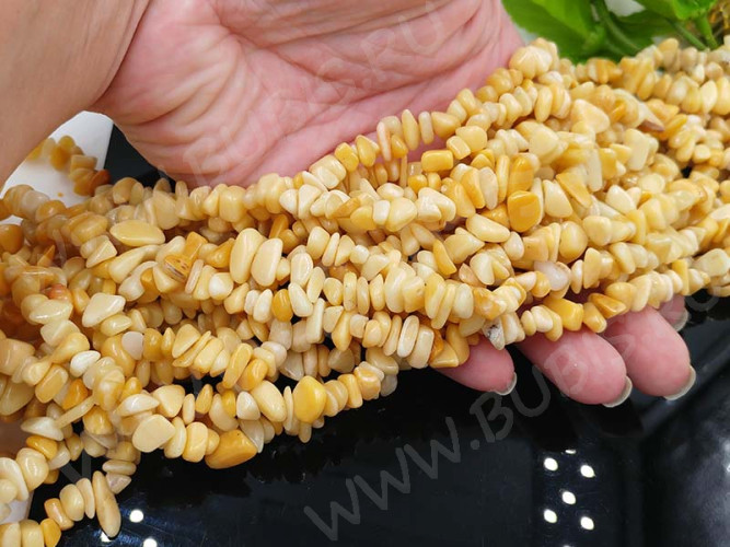 Крошка (галтовка) каменная 219 5-10мм Опал жёлтый (камни) (нить 42-44см)