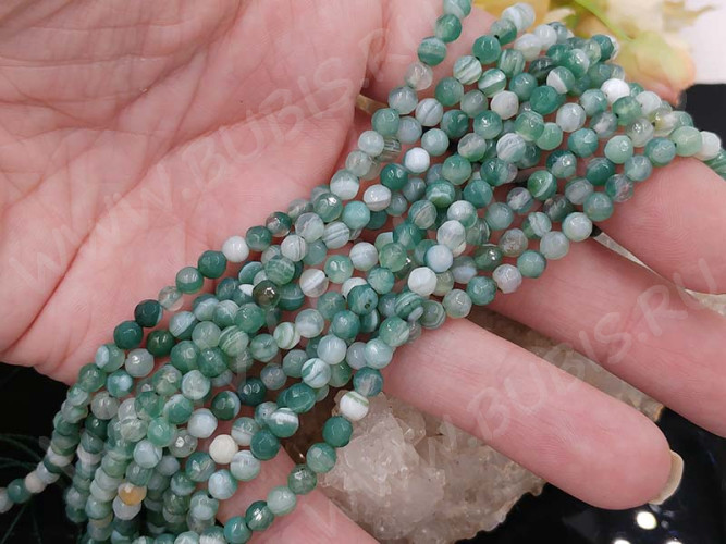 (ОПТ) Бусина округлая ГРАНЁНАЯ 4мм Агат Мадагаскарский св.зелёно-молочный (камни) (НИТЬ)