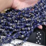 Крошка (галтовка) каменная 220 5-10мм Лазурит с пиритом натуральный (камни) (нить 43-45см) Купить Крошка (галтовка) каменная 220 5-10мм Лазурит с пиритом натуральный (камни) (нить 43-45см) с доставкой по России
