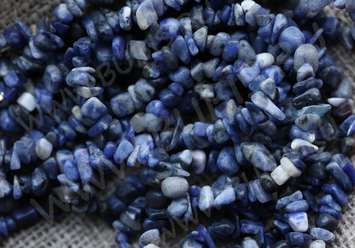 Крошка (галтовка) каменная 067 5-9мм Содалит натуральный (камни) (нить прим.80см)