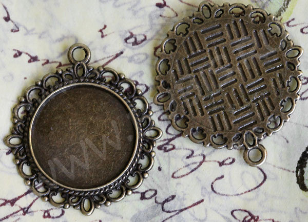 Подвеска-сеттинг Круг 04 (сеттинг 20мм) 33,5*30,5*1,8мм античная бронза (литьё)