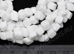 Крошка (галтовка) &quot;Кубики&quot; 4-6мм Агат белый пресс. (камни) (нить без замка прим.50-55см)