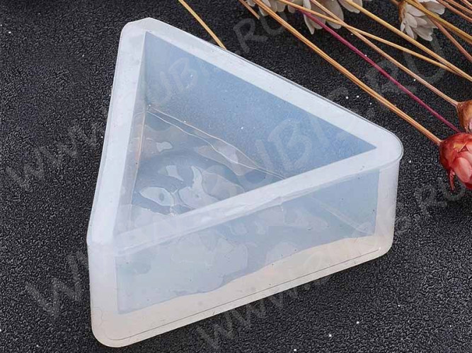 Молд 087 для эпоксидной смолы Треугольник с неровным дном 30*30*13мм (силикон)