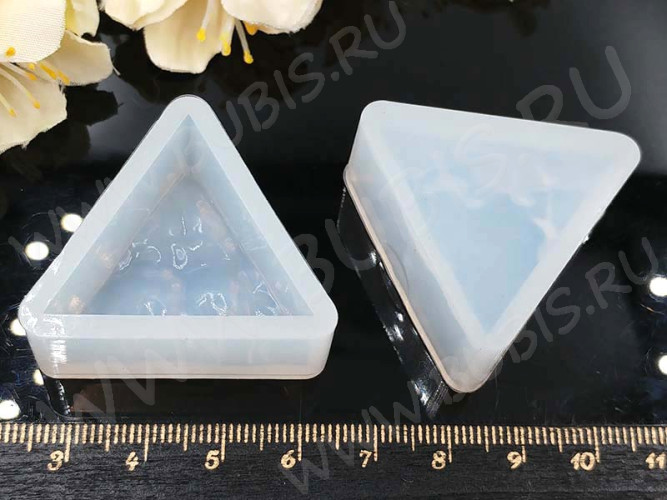 Молд 087 для эпоксидной смолы Треугольник с неровным дном 30*30*13мм (силикон)