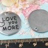 Подвеска Жетон 29 округлый Love you more 19,5*19,5*1,1мм цвет платины (Хирургическая сталь) Купить Подвеска Жетон 29 округлый Love you more 19,5*19,5*1,1мм цвет платины (Хирургическая сталь) с доставкой по России