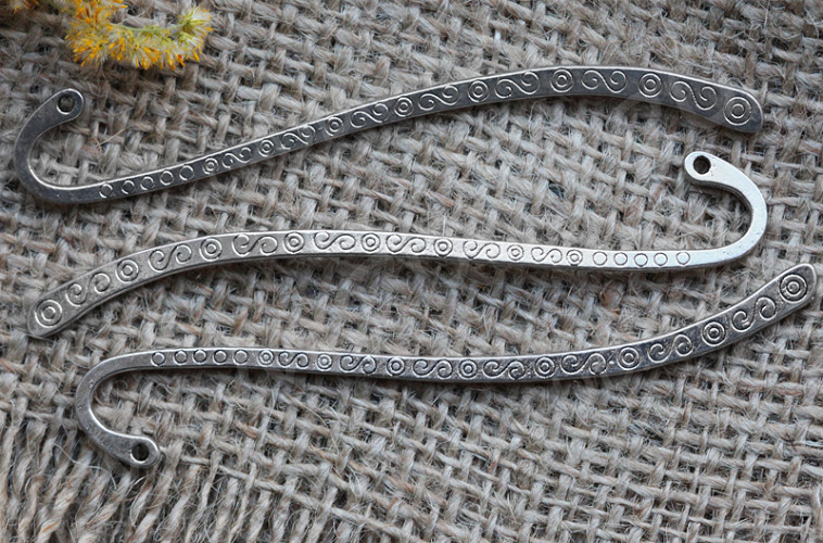 Основа (заготовка) для закладки 12 с завитушками 8,35*1,35*0,15см античное серебро (литьё)