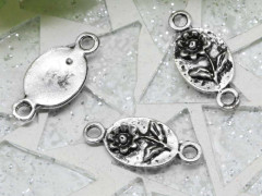 131 Коннектор Овал с цветочком 16,5*7,5*1,5мм античное серебро (литьё)