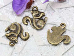 Подвеска Белка 02 с орешком 14*12,5*1,3мм античная бронза (литьё)