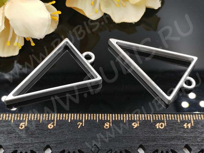 Подвеска Рамка 10 Треугольник 39*25*3,5мм матовая серебристая (литьё)