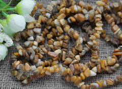 Крошка (галтовка) каменная 032 5-9мм Микс св.коричневый непрозрачный (камни) (нить с замком прим.45см)