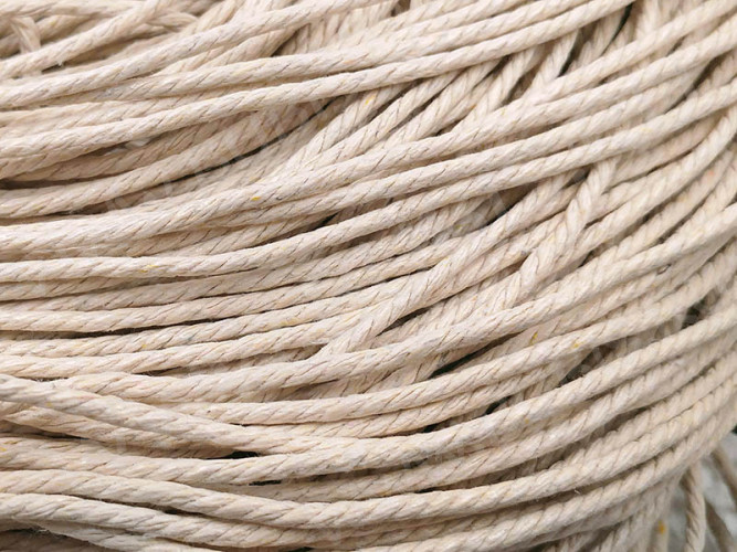 Вощёный х/б шнур "канатик" 3мм светло-бежевый (1м)