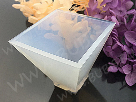 Молд 062 для эпоксидной смолы Пирамидка 4 грани 20*20*19мм (силикон)